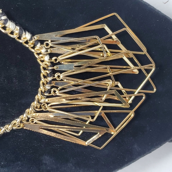 Bijou Drive gold necklace with triangle drops - Picture 4 of 6